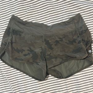 lululemon athletica Women's Camouflage Shorts - Green